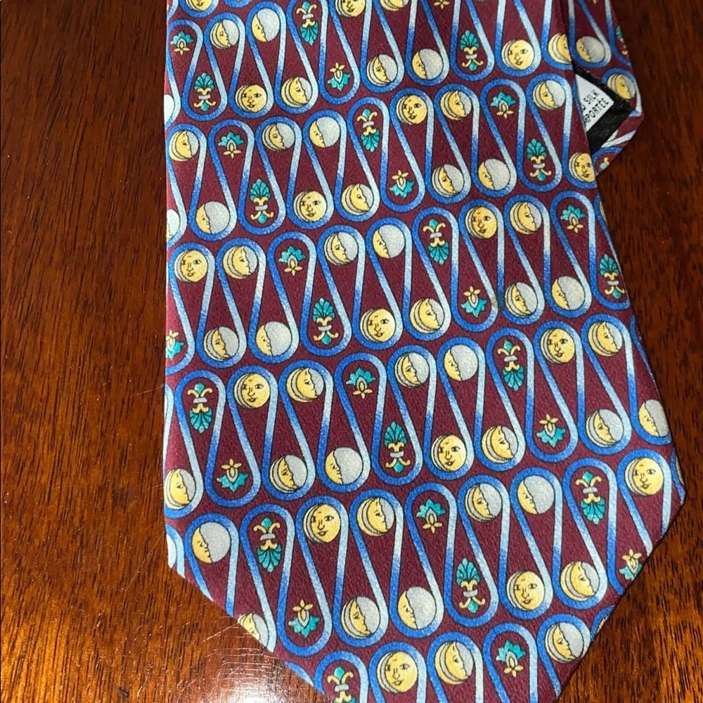 Metropolitan museum of art Men's Burgundy and Blue Patterned Tie